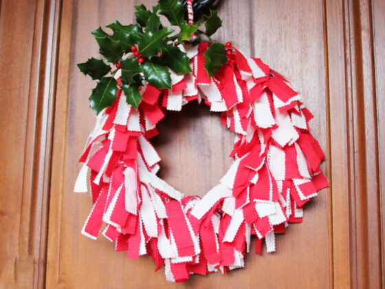 Couronne de Noël enrubannée