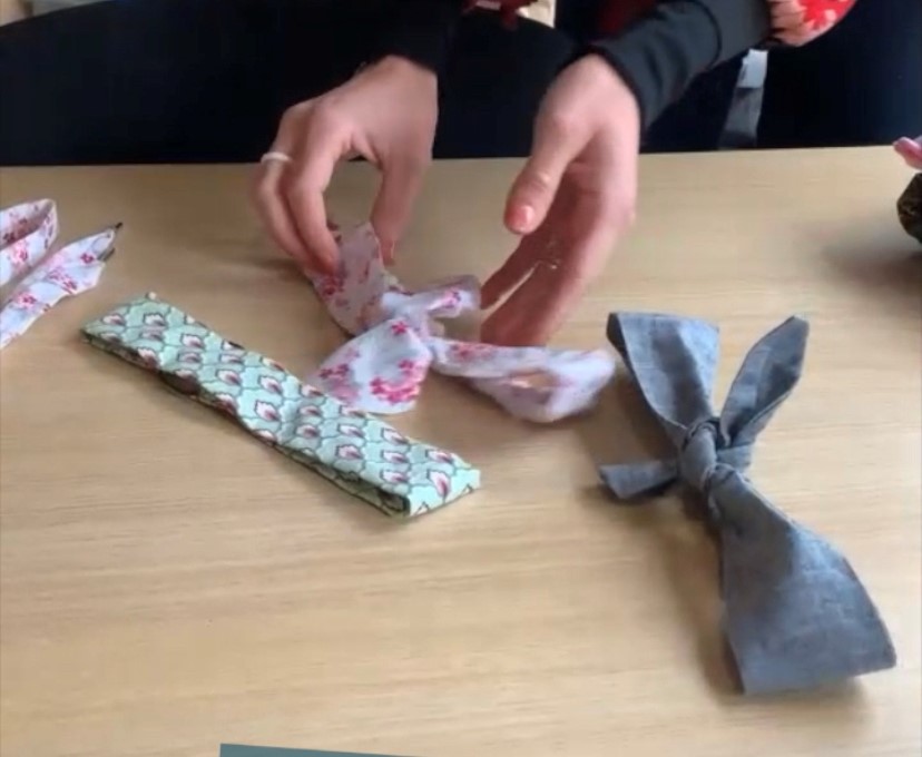 headband avec un nœud