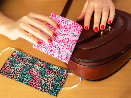 illustration d'une pochette range-masque origami